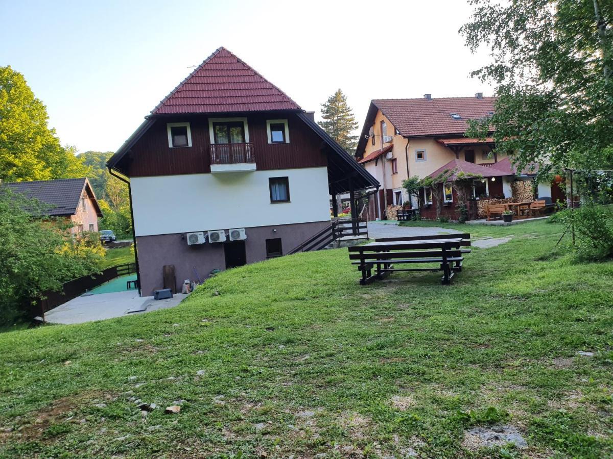 Guest House Wolf II Plitvička Jezera Exterior foto